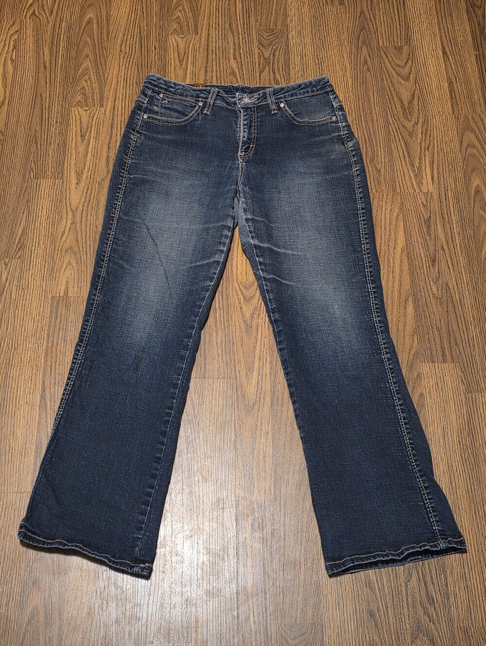 Wrangler Aura Womens Size 10 Dark Wash Bootcut Jeans Embroidered Pocket Western
